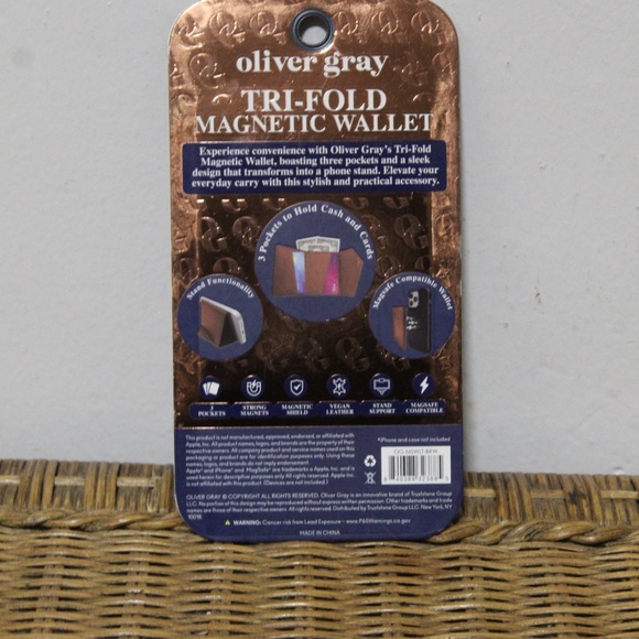 Oliver Gray Tri-Fold Magnetic Wallet.  MagSafe Compatible. - Picture 3 of 5
